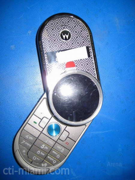 Motorola V70