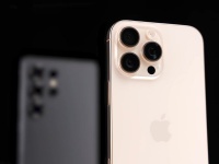 Samsung Galaxy S25 Ultra   iPhone 16 Pro Max   