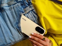  vivo X200 FE    : 6500 , 90 , 6,31  AMOLED  IP68/IP69