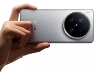  Vivo X300    Samsung ISOCELL