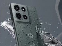 ����� ������� Moto ������������ �� ������: ������ ������ �� 50 ��, 5100 ��� � 90 �� � ������ ������ 7 ��