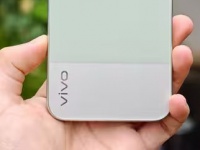 �'������� ������� ���� Vivo X300s: ������ Zeiss 200, 50 � 50 ��, 7100 ������, 90 ��, IP69