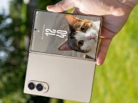 �������� ���������� ���������� ��������� Samsung Galaxy Fold8 Wide