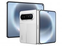 ������������ �������� Huawei Pura X Max � ������ � ����� ��������� ������� �� ������� �������