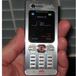 Sony Ericsson W880i -  2