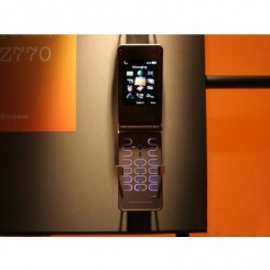 Sony Ericsson Z770i -  4
