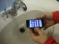 Краш-тест Apple iPhone - вода