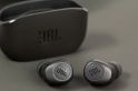 Обзор JBL Wave 100TWS: доступные наушники-гарнитура с отличным звучанием — фото 2