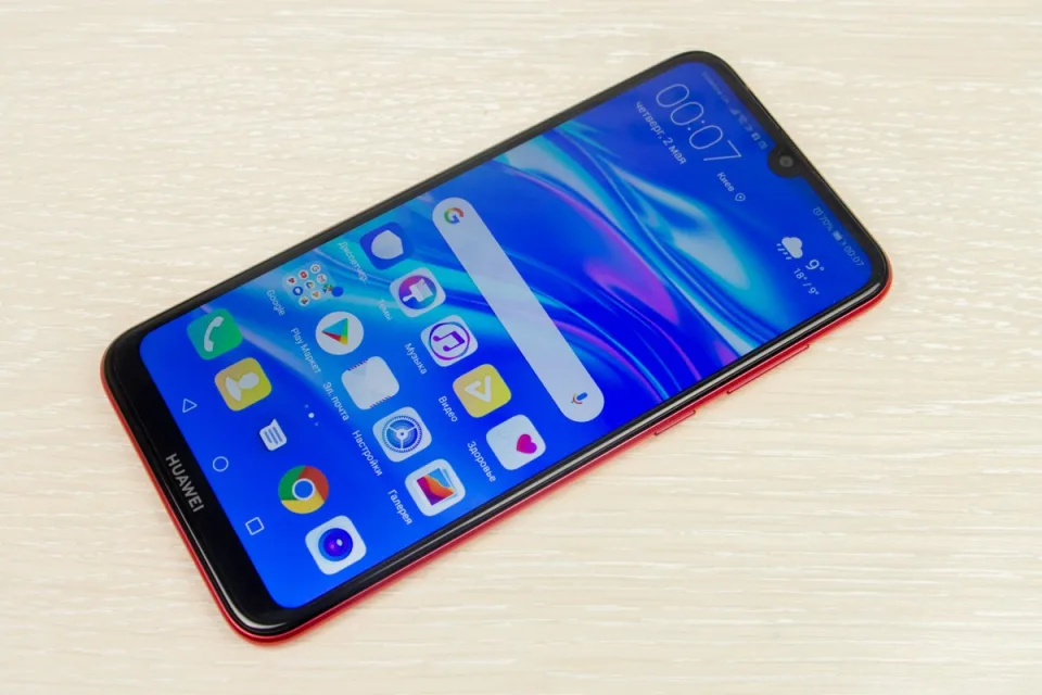 Обзор смартфона Huawei Y7 2019: cтавка на большой дисплей — фото 1