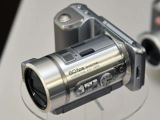 Гибридная камера JVC GX-PX1(6 фото) Гибридная камера JVC GX-PX1(6 фото)