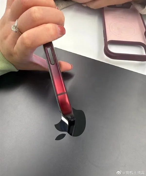 Apple iPhone 18 Pro Burgundy