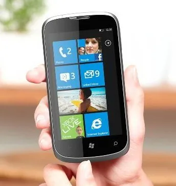 ZTE представила 8 смартфонов на MWC 2012