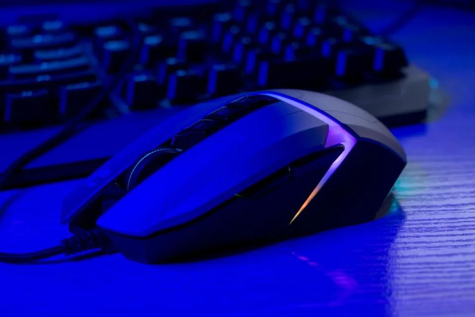 Обзор мышки A4Tech W60 Max Bloody: игровой дизайн в новом цвете — фото 1
