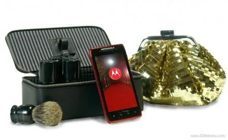 Смартфон Motorola Droid RAZR MAXX Red Carpet