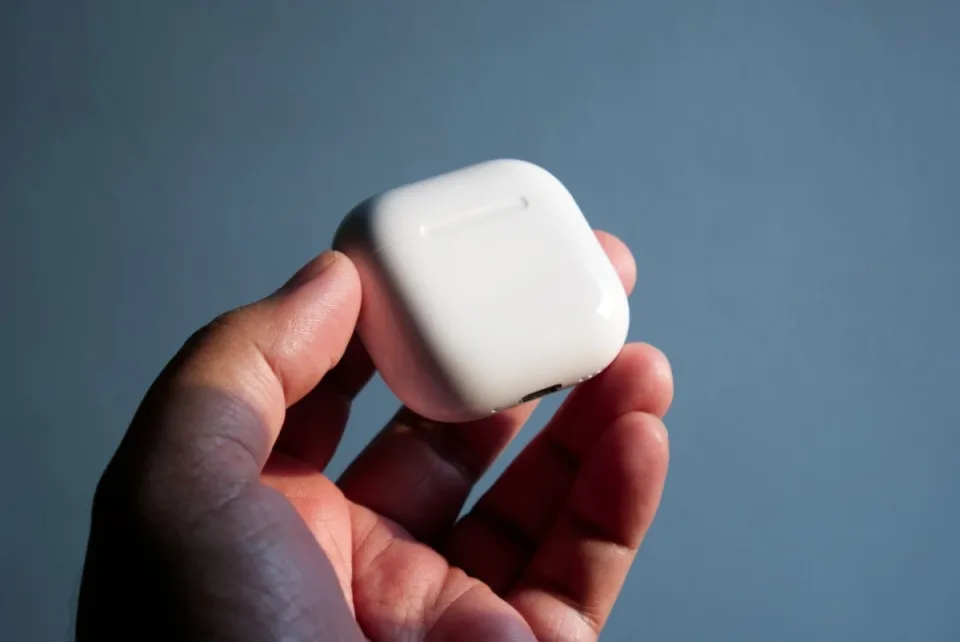 AirPods 5 із бездротовим футляром показали понад п’ять годин роботи з ANC у тесті
