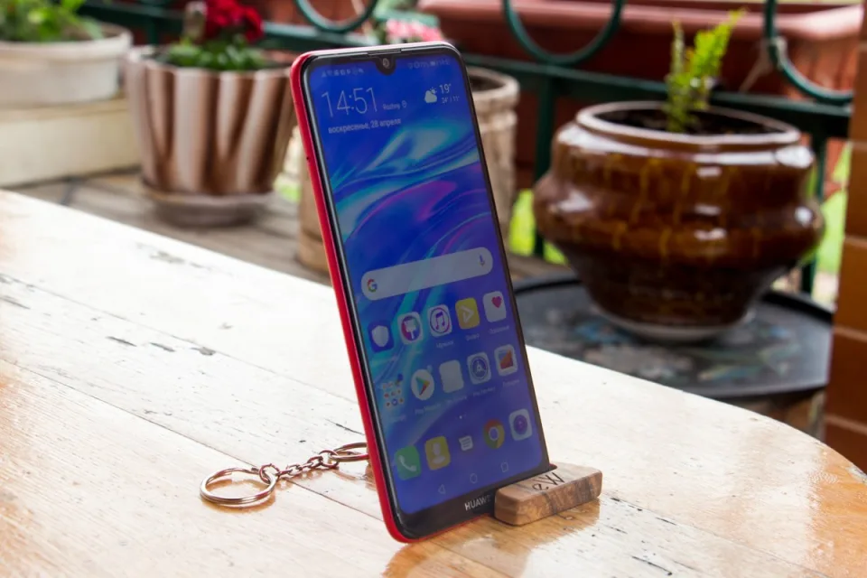Обзор смартфона Huawei Y7 2019: cтавка на большой дисплей — фото 1