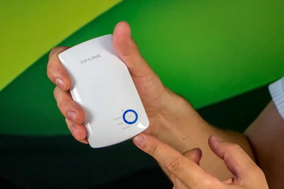 Обзор TP-LINK TL-WA850RE: усилитель Wi-Fi сигнала — фото 1