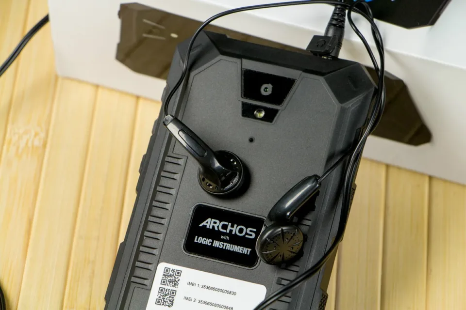 Обзор ARCHOS 50 Saphir: защита по стандарту IP68 — фото 1