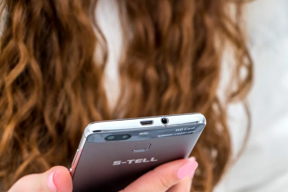 Обзор смартфона S-TELL M576 — фото 1