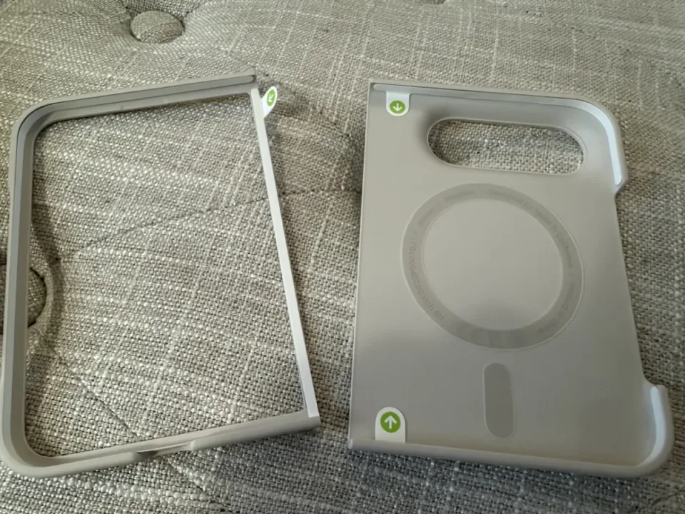Чохол Apple для iPhone Duo кріпиться на клейкі смужки: що показали перші фото
