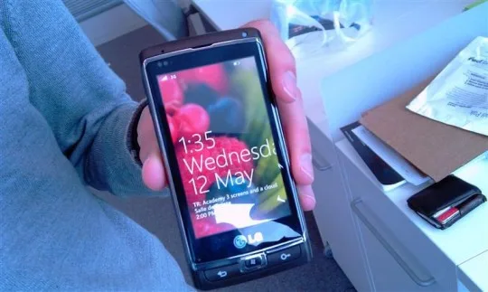 Windows Phone 7
коммуникатор LG