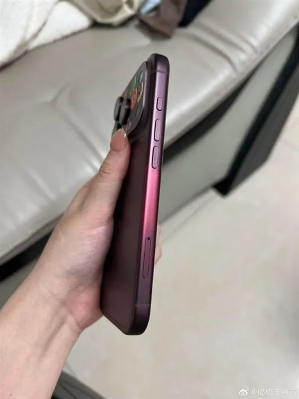 iPhone 18 Pro Burgundy