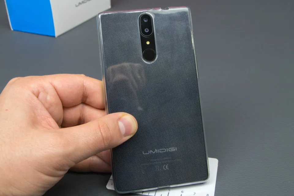 Обзор UMIDIGI Crystal - новые ощущения от пользования безрамочным смартфоном — фото 1