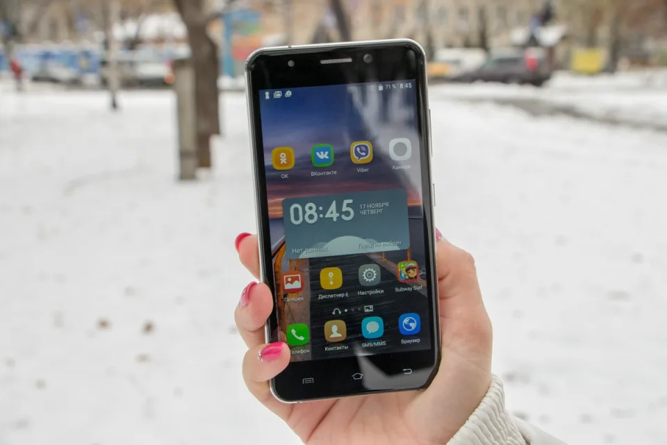 Обзор смартфона S-TELL M575 — фото 1