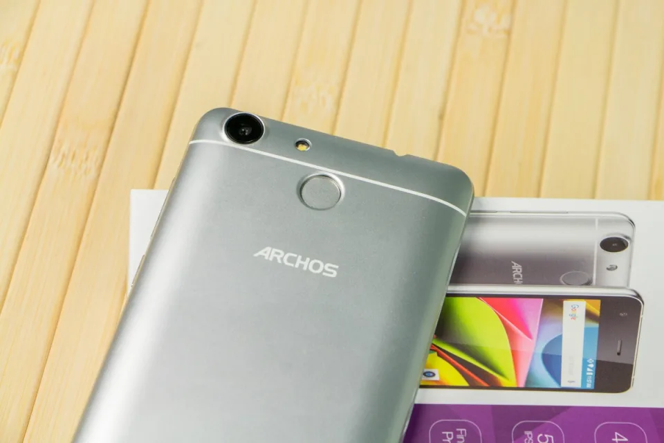 Обзор смартфона ARCHOS 55b Cobalt — фото 1