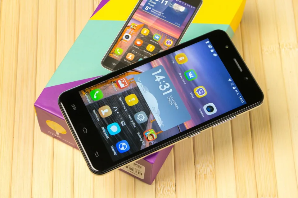 Обзор смартфона S-TELL M575 — фото 1