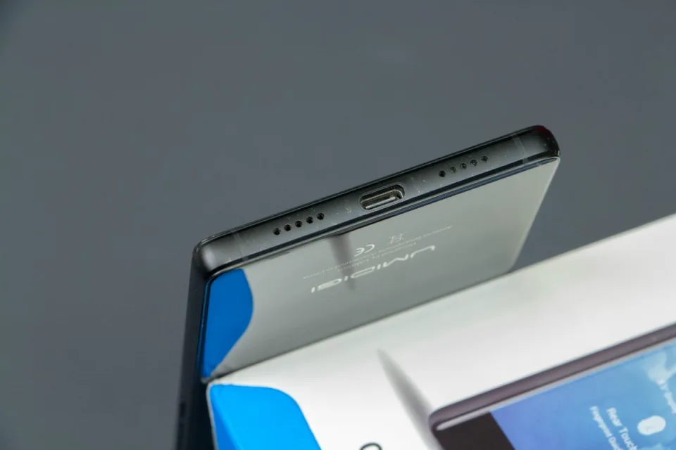 Обзор UMIDIGI Crystal - новые ощущения от пользования безрамочным смартфоном — фото 1