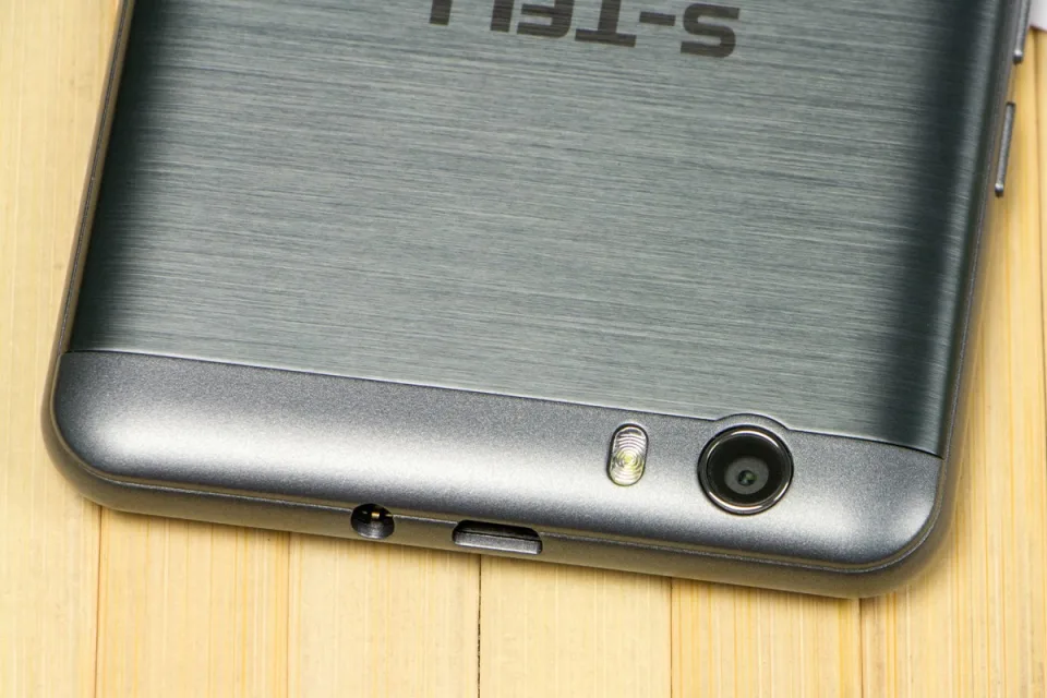 Обзор смартфона S-TELL M556 — фото 1