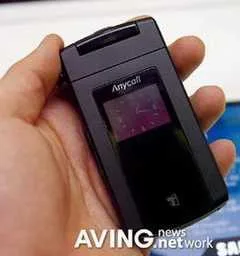 Компания Samsung представляет новый камерофон - Samsung W380. 