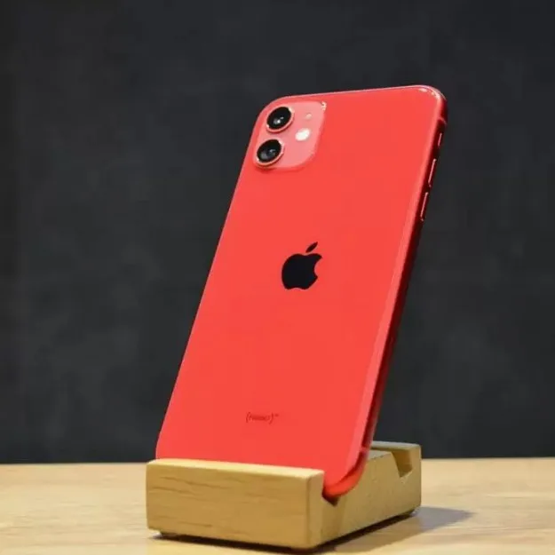 б/у iPhone 11 64GB, середній стан (Red)