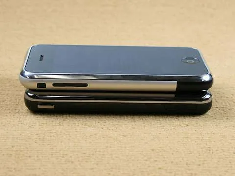 iPhone vs Samsung i900