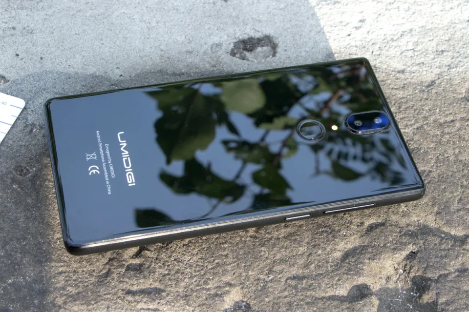 Обзор UMIDIGI Crystal - новые ощущения от пользования безрамочным смартфоном — фото 1