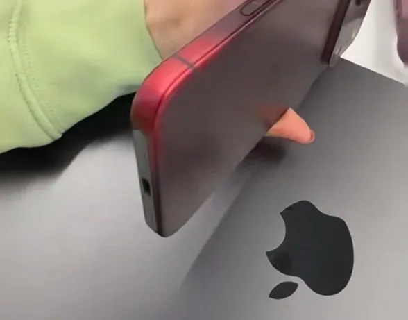 iPhone Burgundy