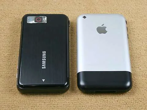 iPhone vs Samsung i900