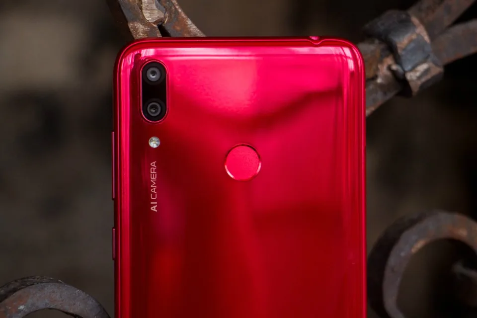 Обзор смартфона Huawei Y7 2019: cтавка на большой дисплей — фото 1