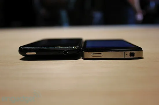 iPhone 4 vs HTC
EVO 4G