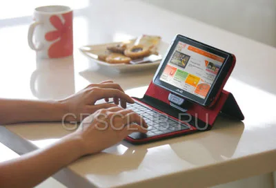 Mio Moov V780 – проводник в мире развлечений, навигации и Интернета. 