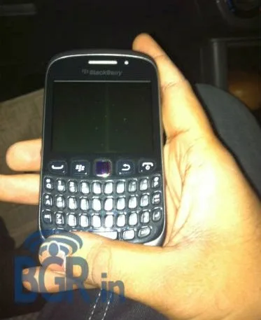 BlackBerry Curve 9320 - вид спереди BlackBerry Curve 9320 - вид спереди